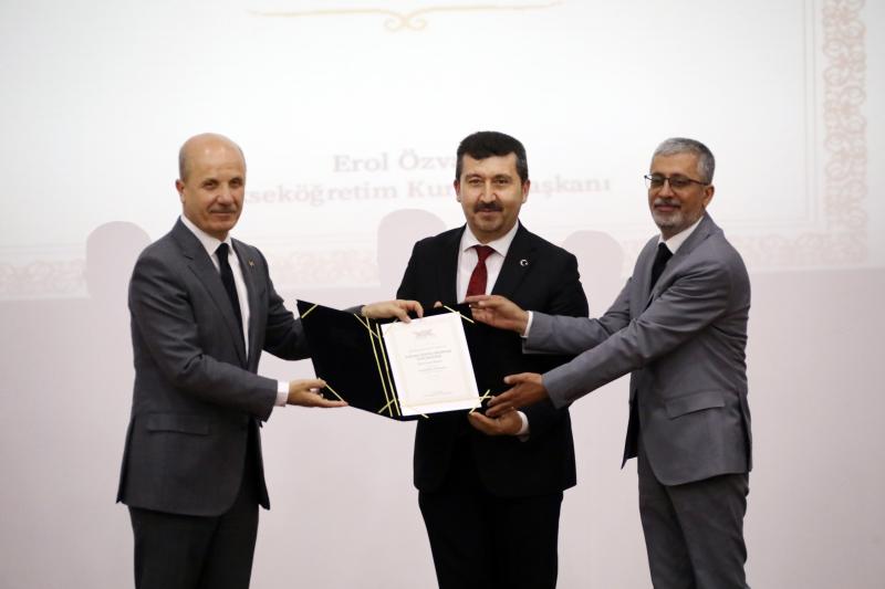 ASBÜ Dijital Sosyal Bilimler Alanında Uzmanlaşan Üniversite Seçilmiştir