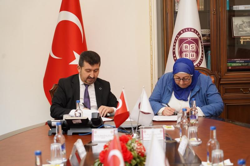 ASBÜ ile Türkmen Göçmen Mülteci ve Sığınmacılarla Dayanışma Derneği Arasında İş Birliği Protokolü İmzalandı