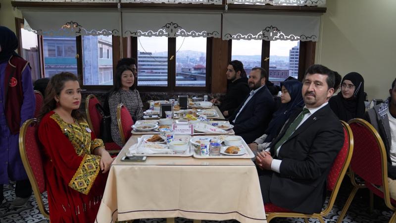 ASBÜ’de Öğrenci Topluluklarının Organizasyonuyla İftar Programı Düzenlendi