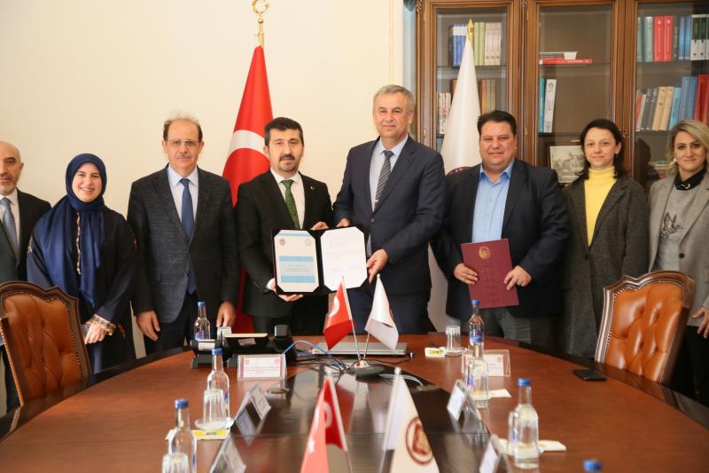 Üniversitemiz İle Mehmet Akif Ersoy Anadolu İmam Hatip Lisesi Arasında İş Birliği Protokolü İmzalandı