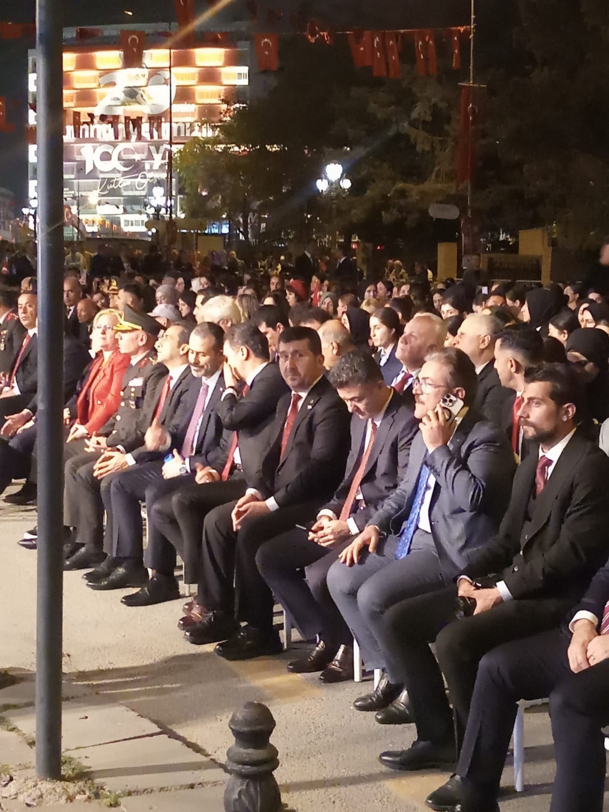 Rektörümüz Prof. Dr. Musa Kazım Arıcan, Ankara Valiliği evsahipliğinde II. Meclis binasının önünde gerçekleştirilen Cumhuriyetimizin 100. Yılı kutlama programına katıldı.