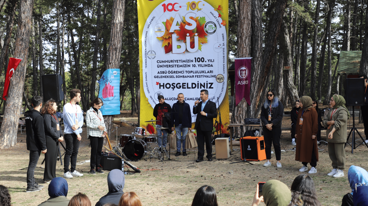 ASBÜ Öğrenci Toplulukları Geleneksel Sonbahar Festivali Rektörümüz Prof. Dr. Musa Kazım ARICAN’ın katılımı ile  gerçekleştirildi.