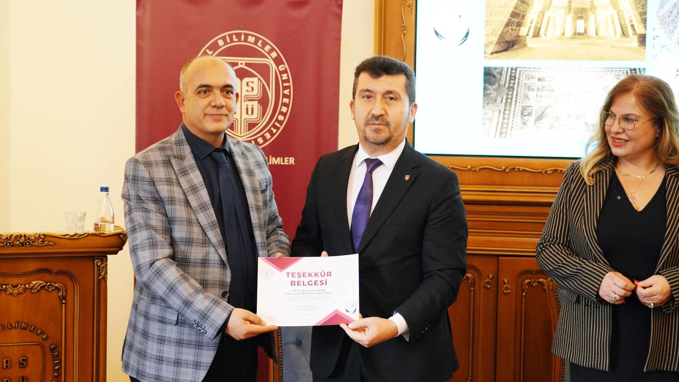 “Deprem Bölgesinde Kültürel Varlıkların Yeniden Anlamı” Konferansı Gerçekleştirildi