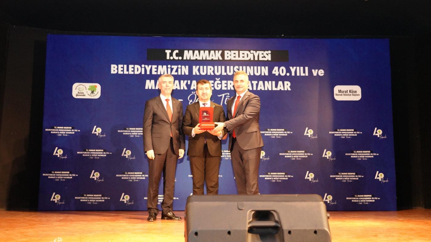 Mamak Belediyesinden Ankara Sosyal Bilimler Üniversitesine Ödül Takdimi Yapıldı