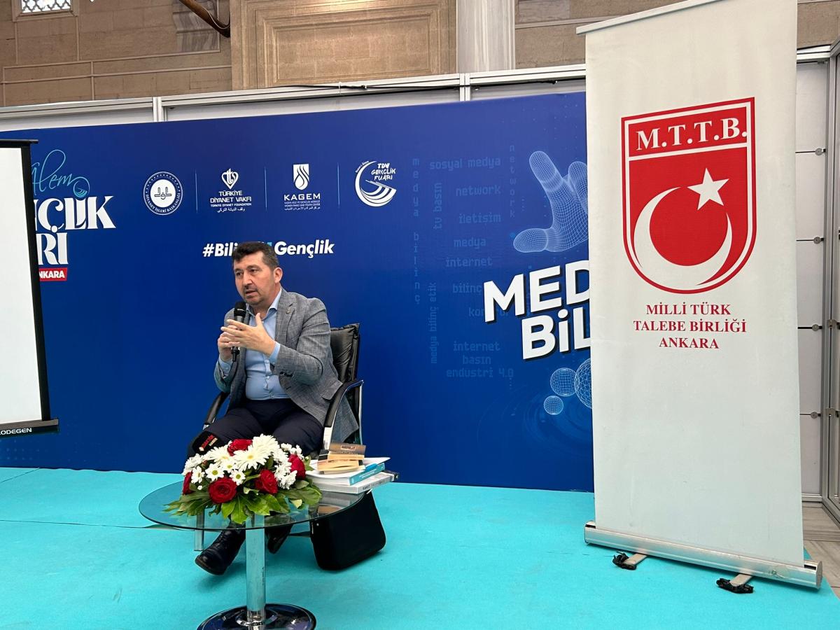 TDV Gençlik Fuarı’nda “Batılı Aklın İflası” Konuşuldu: Doğu Türkistan, Srebrenista ve Gazze Masaya Yatırıldı.