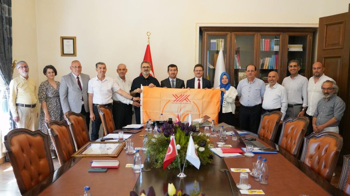 ASBÜ Yabancı Diller Yüksekokulu’na Yükseköğretim Kurulu Tarafından “Turuncu Bayrak” Ödülü Verildi