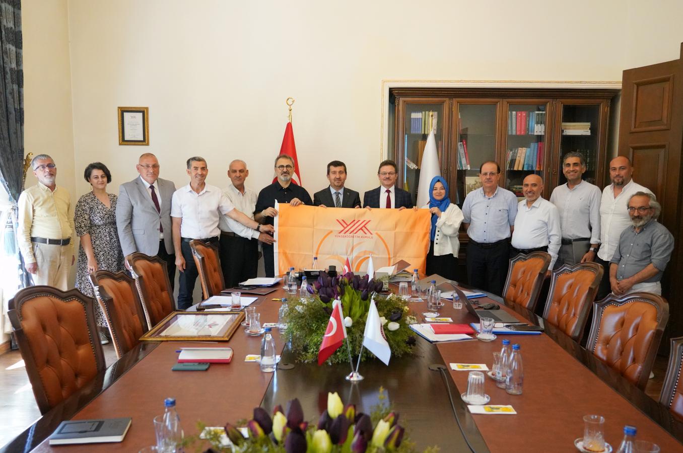 ASBÜ Yabancı Diller Yüksekokulu’na Yükseköğretim Kurulu Tarafından “Turuncu Bayrak” Ödülü Verildi