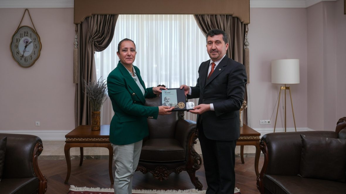 Ankara Sosyal Bilimler Üniversitesi Rektörü Prof. Dr. Kazım Arıcan Burdur Valiliği’de Sayın Tülay BAYDAR BİLGİHAN ile makamında bir araya geldi