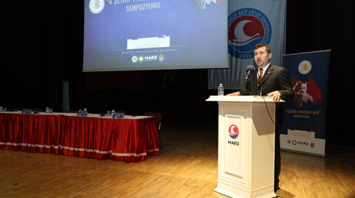 Üniversitemiz Rektörü Prof. Dr. Kazım Arıcan: “Mehmet Akif, Millî Mücadelenin Manevi Cephesidir”