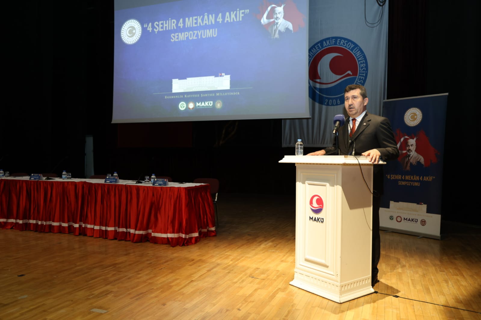 Üniversitemiz Rektörü Prof. Dr. Kazım Arıcan: “Mehmet Akif, Millî Mücadelenin Manevi Cephesidir”