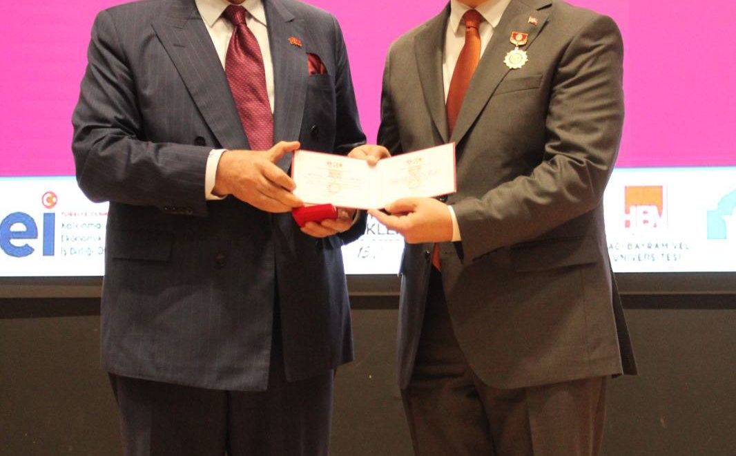 5. Manas Forumu – “Bölgesel ve Küresel Gelişmeler Bağlamında Türk Dünyası” Uluslararası Konferansı’nda Prof. Dr. Arıcan’a Madalya Takdimi