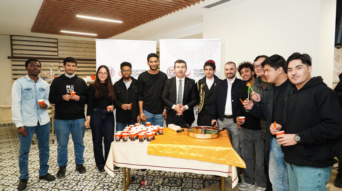 ASBÜ ve YTB İş Birliğiyle 82 Ülkenin Gönül Coğrafyası Aynı İftar Sofrasında Buluştu