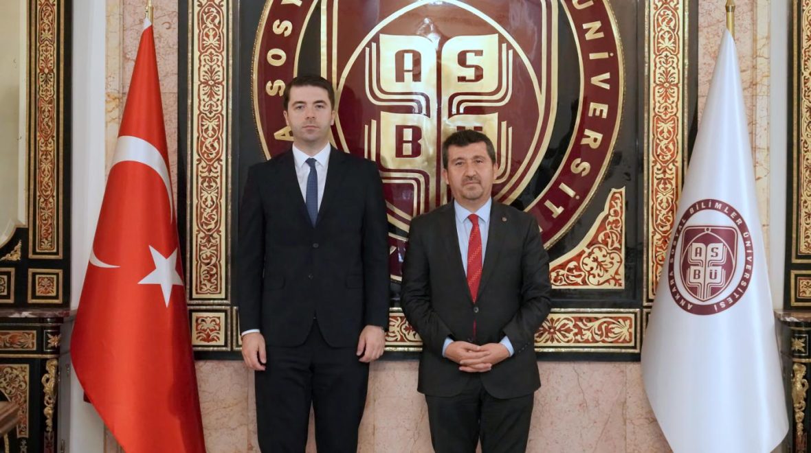 Gençlik ve Spor Bakanlığı Gençlik Hizmetleri Genel Müdürü Dr. Enes Efendioğlu, ASBÜ Genç Ofis’te Öğrenci Topluluklarıyla Buluştu