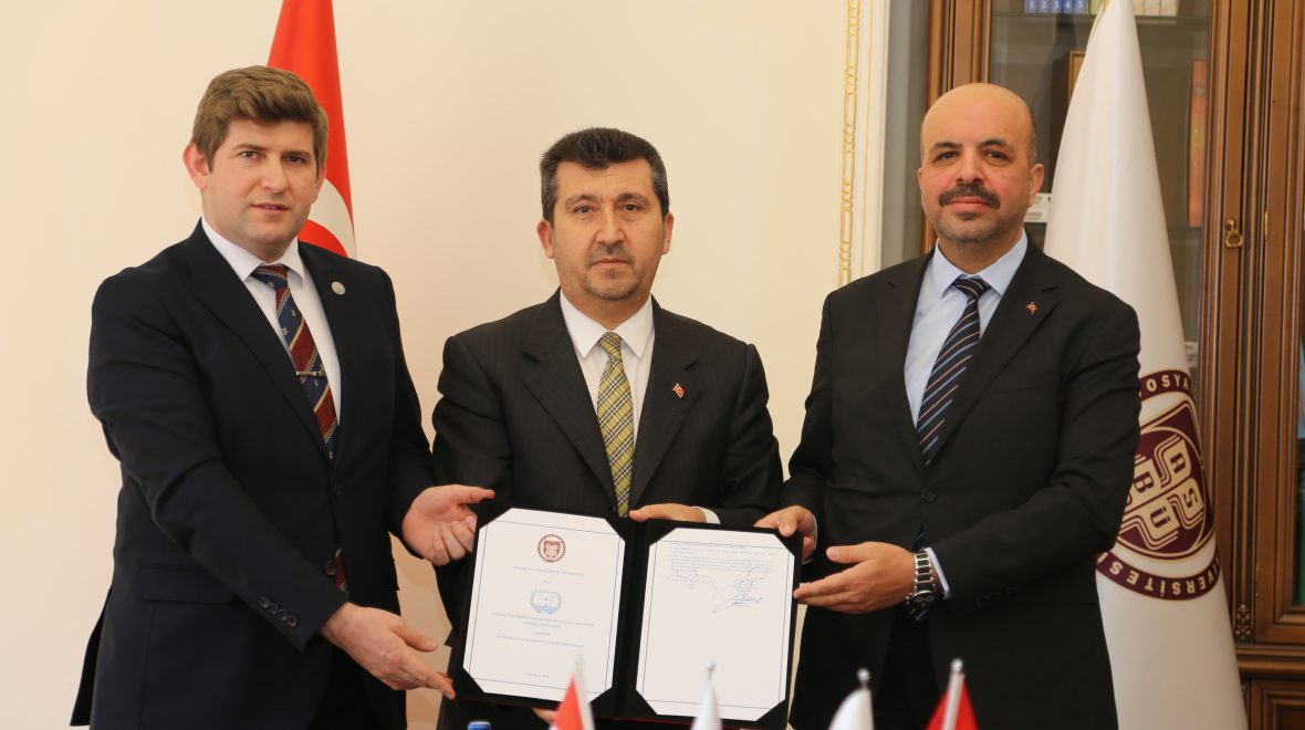 Ankara Sosyal Bilimler Üniversitesi ve DEHUKAM Arasında Deniz Hukuku İş Birliği Protokolü İmzalandı