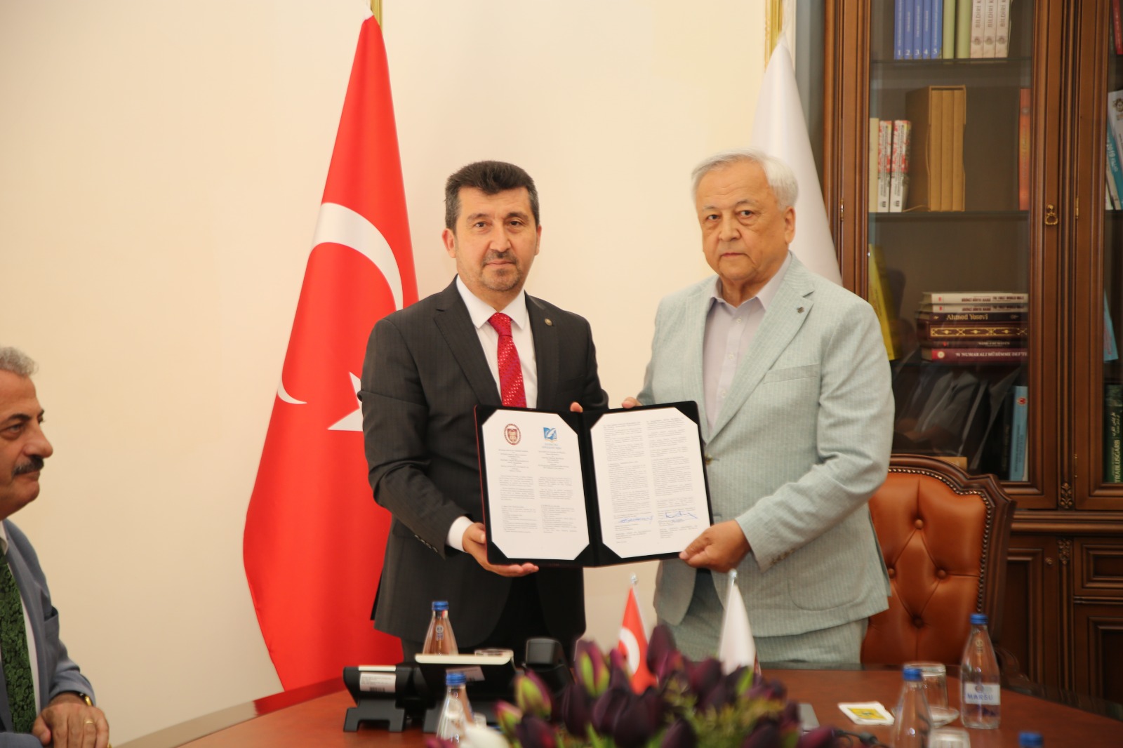 ASBÜ ile Kazakistan Yazarlar Birliği Arasında İş Birliği Protokolü İmzalandı