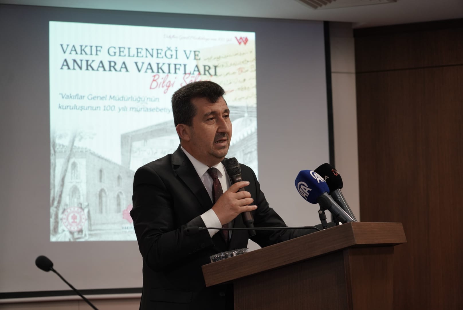 “Vakıf Geleneği ve Ankara Vakıfları Bilgi Şöleni” Başladı
