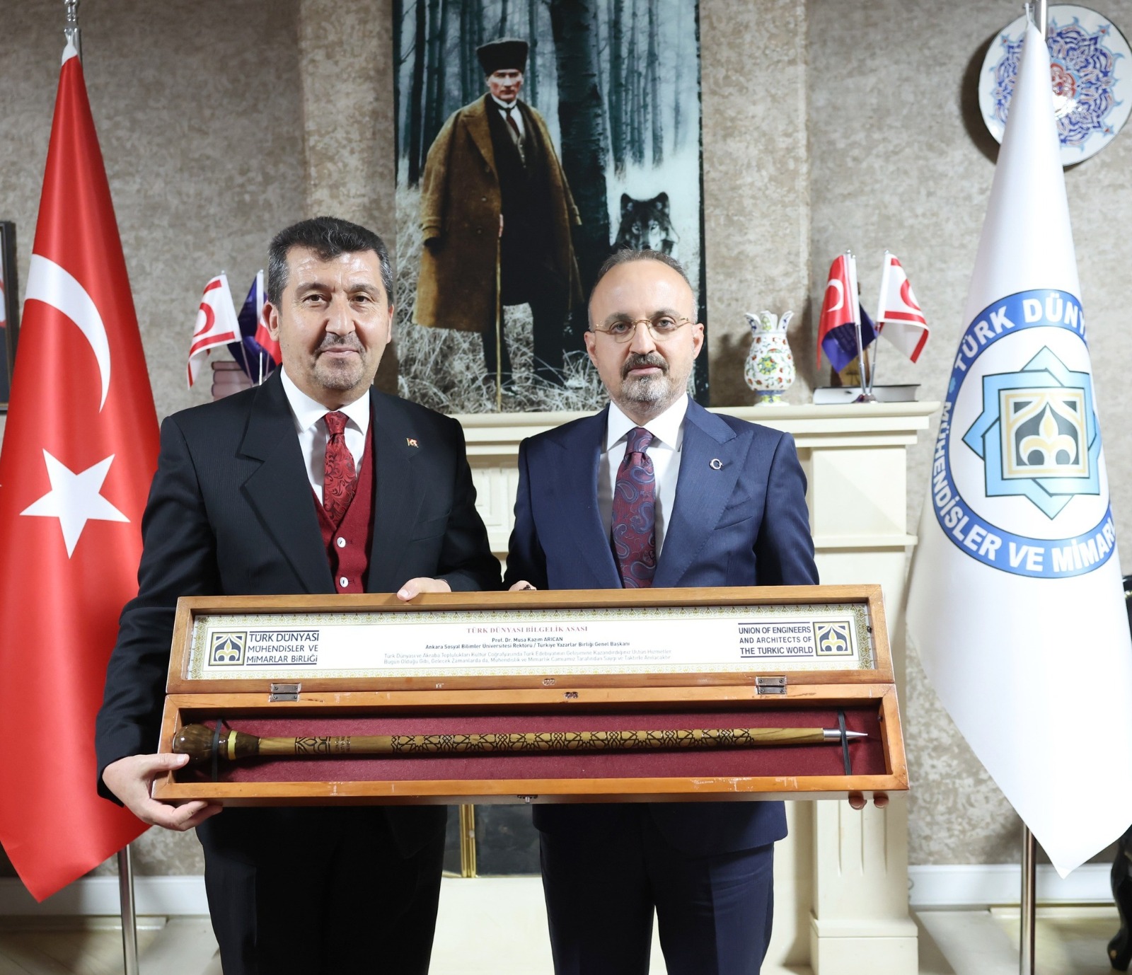 Prof. Dr. Musa Kâzım Arıcan’a “Türk Dünyası Bilgelik Asası” Takdim Edildi