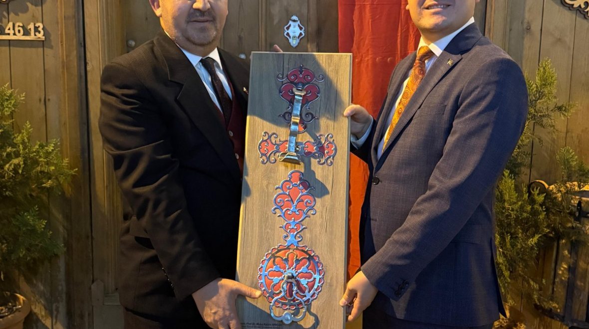 ASBÜ Rektörü Prof. Dr. Musa Kazım Arıcan ve Kemaliye Kaymakamı Emirhan Arıkan Arasındaki Görüşme