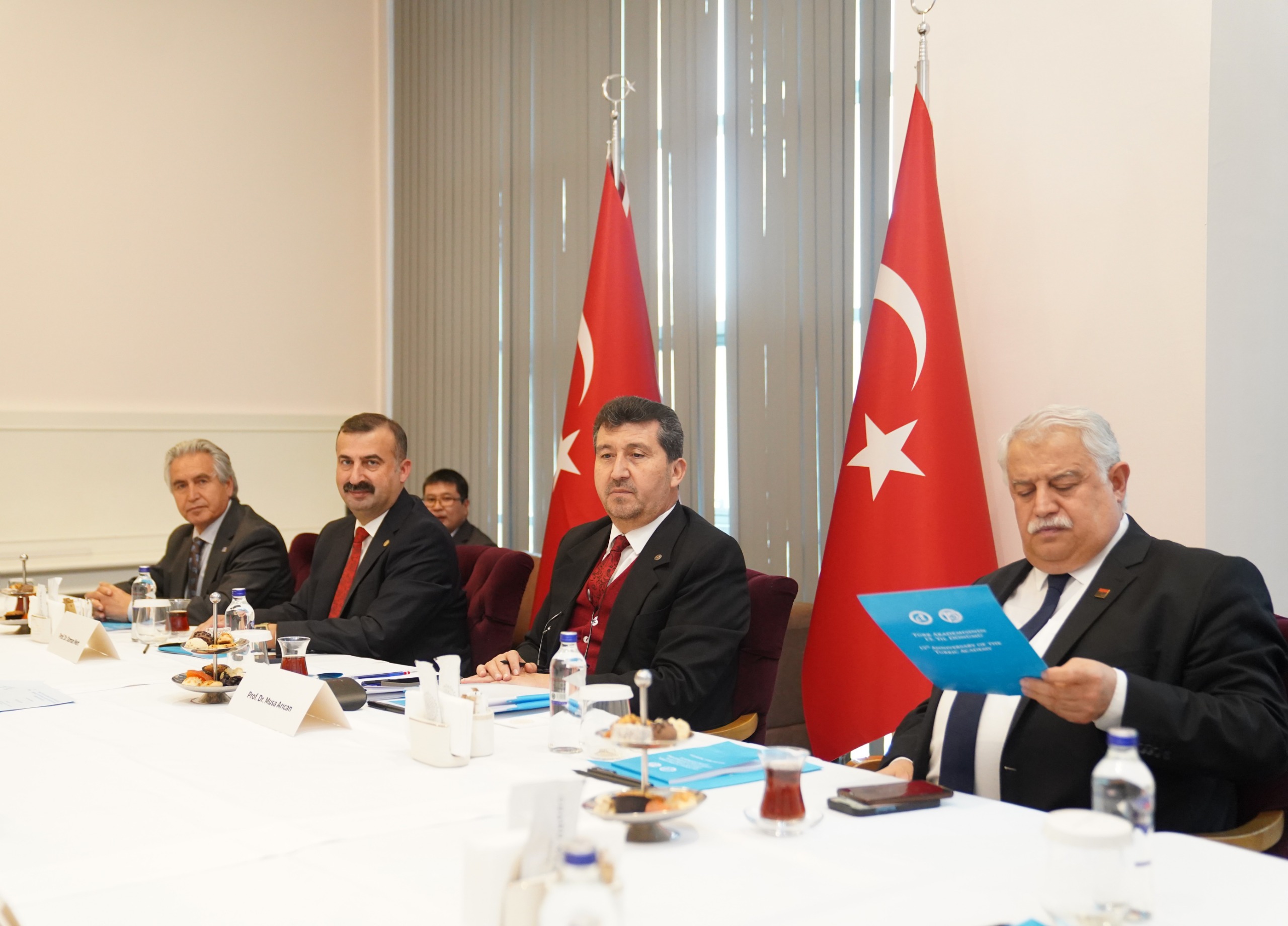 “Türk Dünyası Çalışmalarının Sürekliliği, Verimliliği ve Kurumlar Arası Koordinasyonu Üzerine Düşünceler” Yuvarlak Masa Toplantısı Ankara’da Gerçekleştirildi