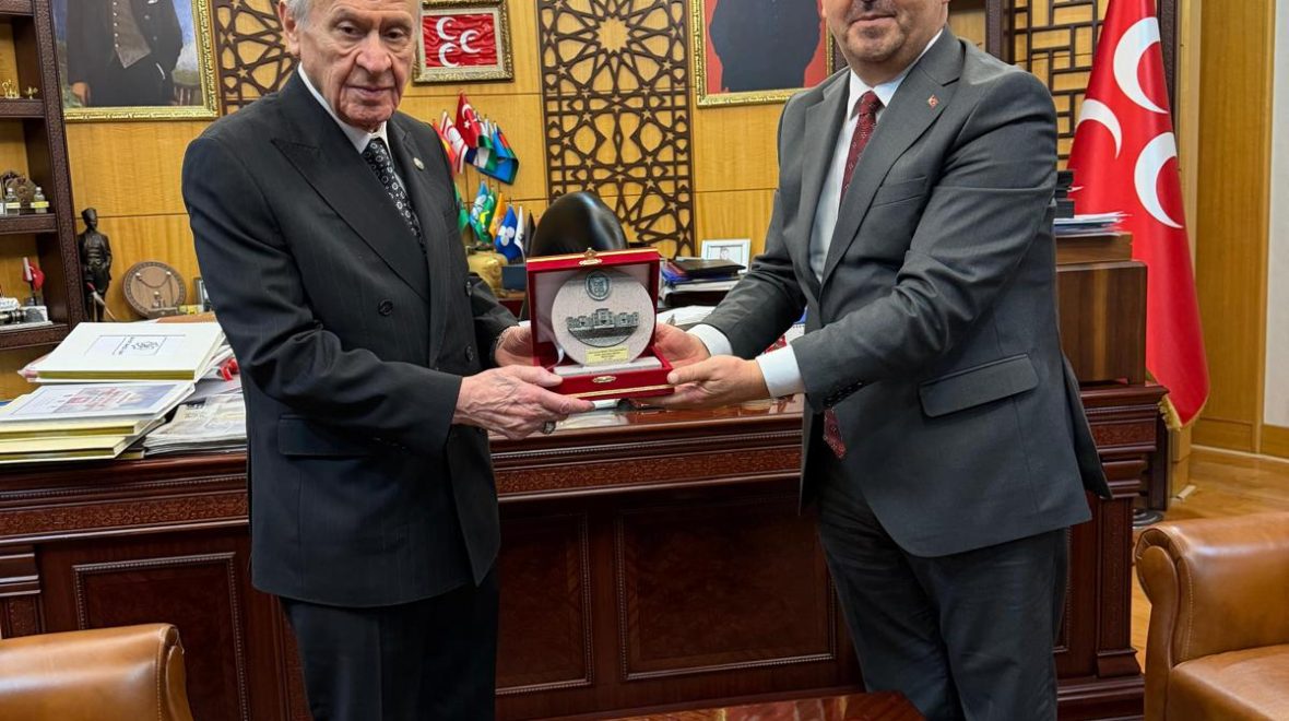 ASBÜ Rektörü Prof. Dr. Arıcan MHP Lideri Sayın Devlet Bahçeli’yi Makamında Ziyaret Etti