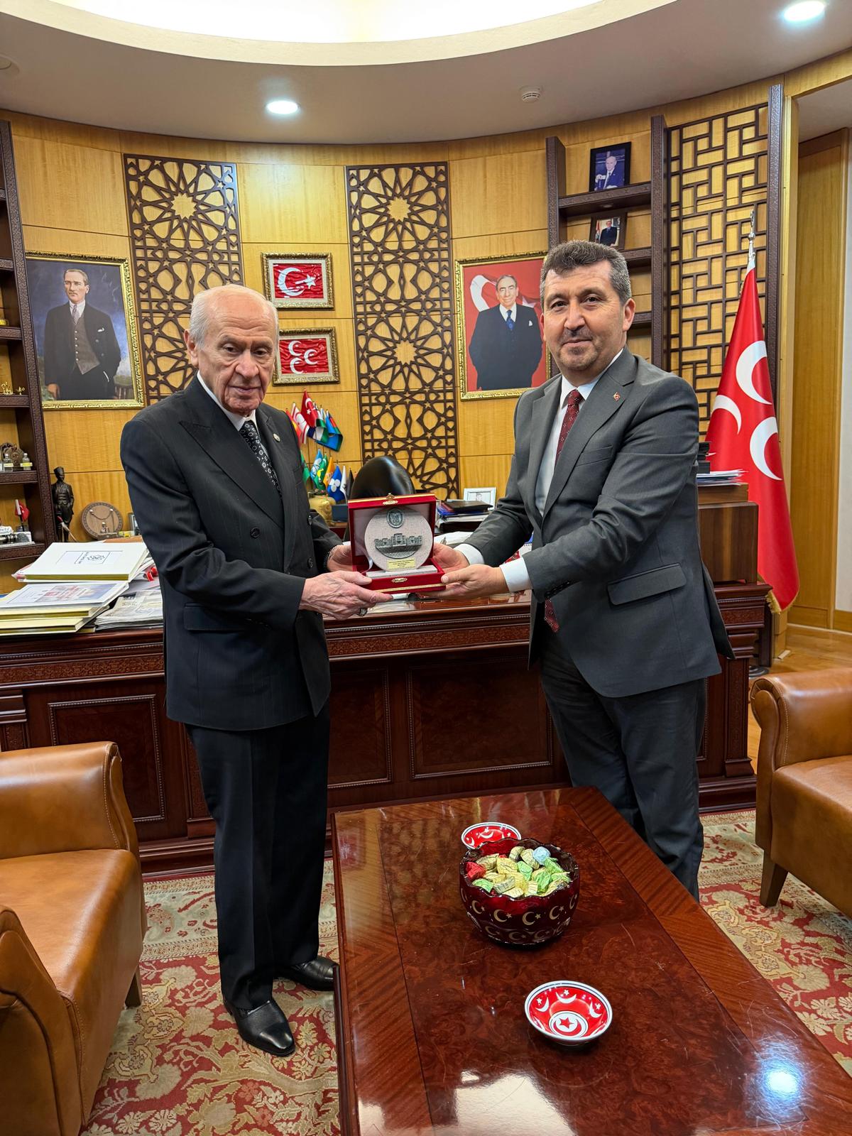ASBÜ Rektörü Prof. Dr. Arıcan MHP Lideri Sayın Devlet Bahçeli’yi Makamında Ziyaret Etti