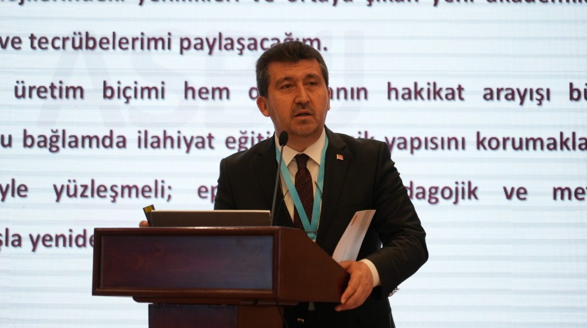 ASBÜ Rektörü Prof. Dr. Musa Kâzım Arıcan Bişkek’te “Orta Asya’da Din Eğitiminin Dünü Bugünü ve Yarını” Uluslararası Konferansı’nda Yeni Yönelimleri Anlattı