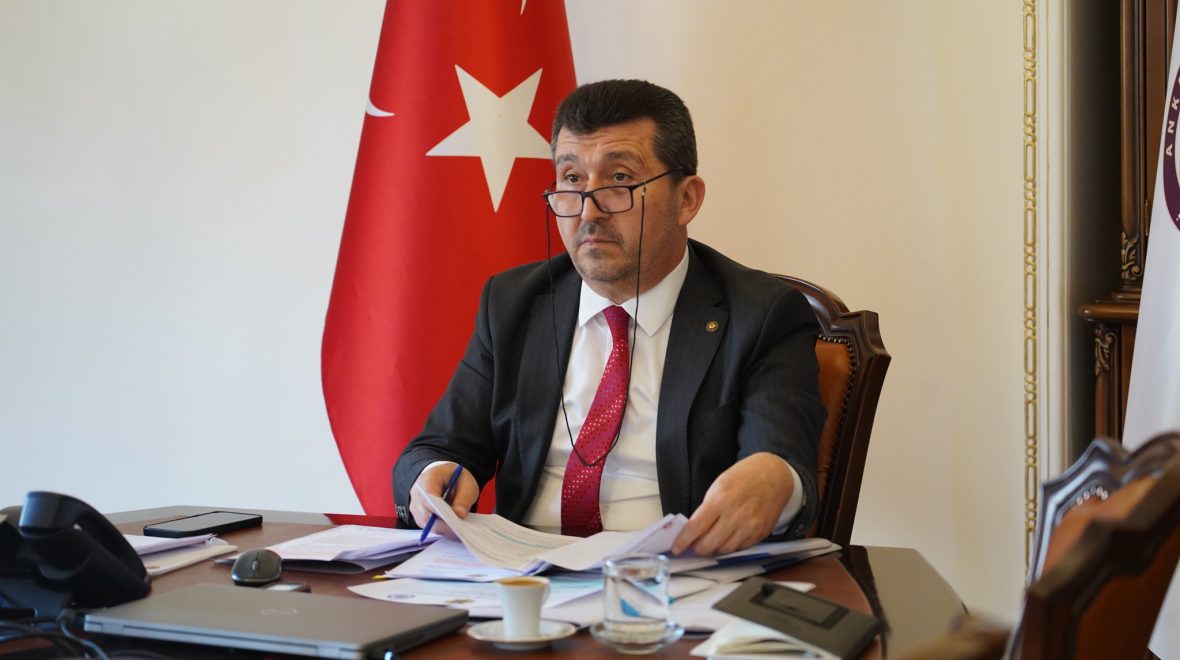 17 Nisan 2025 tarihinde Magtymguly Türkmen Devlet Üniversitesi ev sahipliğinde düzenlenen sempozyumda (ASBÜ) Rektörü Prof. Dr. Kazım Arıcan önemli bir konuşma yaptı.