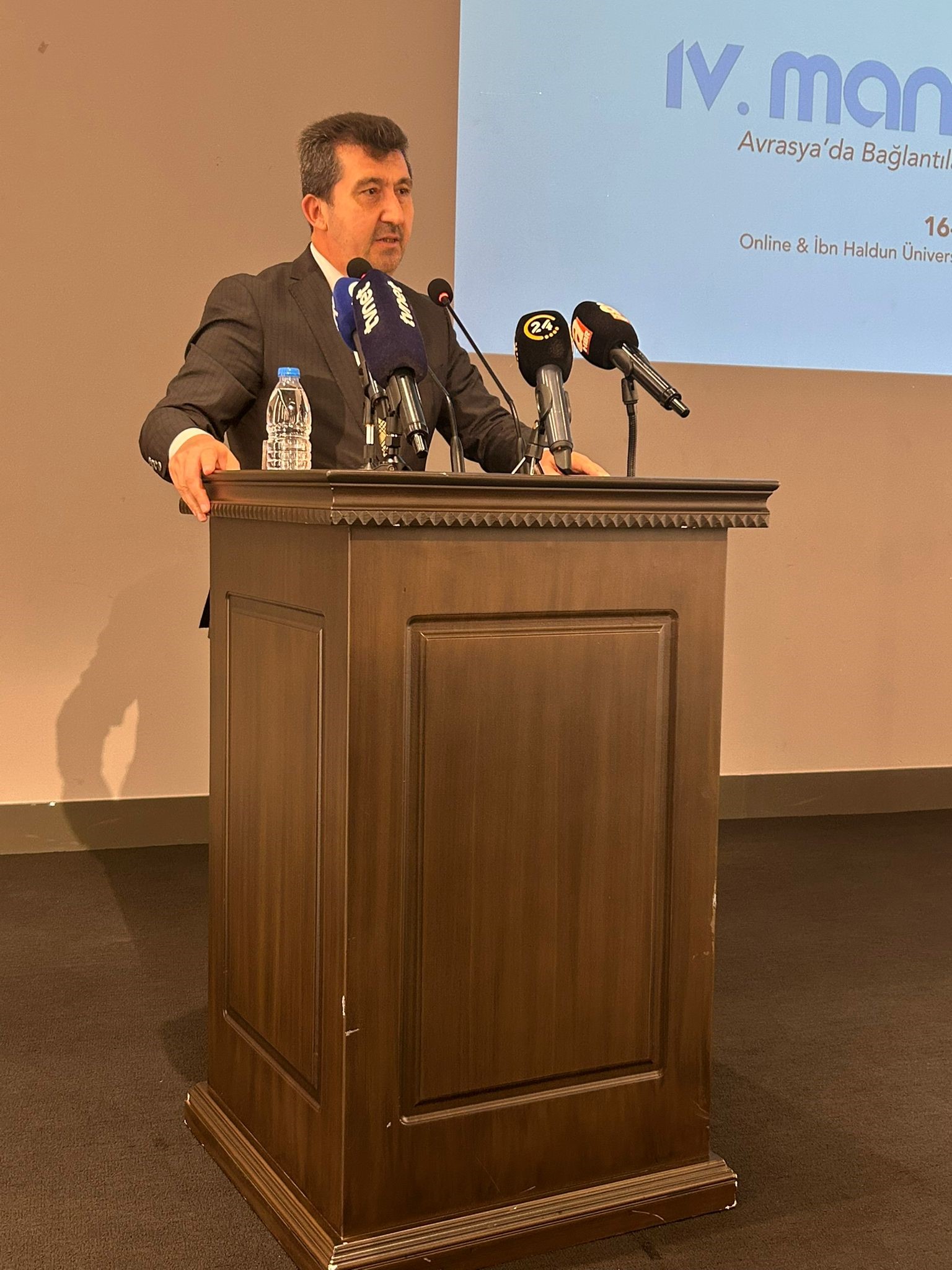 Prof. Dr. Musa Kazım Arıcan, IV. Manas Forumu’nda Konuşma Yaptı