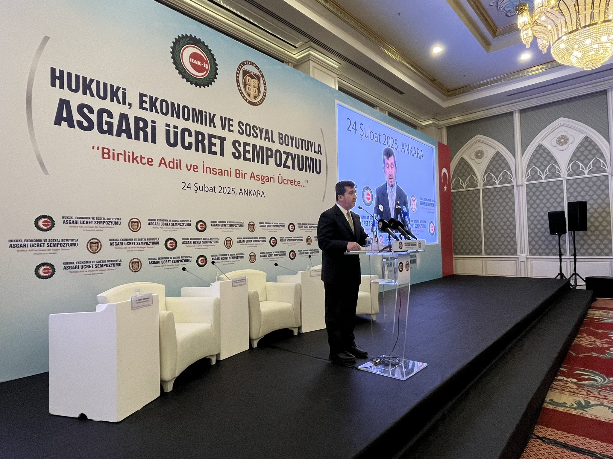 Hak-İş ve ASBÜ İş Birliğiyle “Hukuki, Ekonomik ve Sosyal Boyutuyla Asgari Ücret” Sempozyumu Gerçekleştirildi