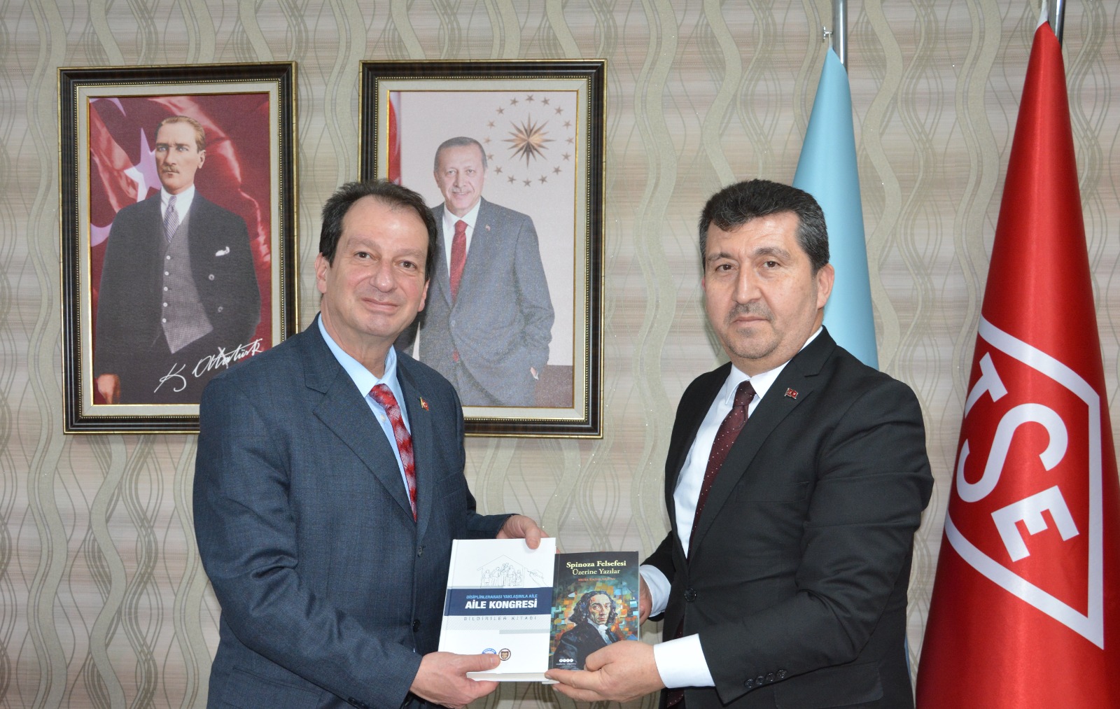 ASBÜ Rektörü Prof. Dr. Musa Kazım Arıcan ve TÜRKSOY Genel Sekreter Yardımcısı Sayit Yusuf, Diyarbakır Dicle Üniversitesi Rektörü Prof. Dr. Kamuran Eronat ile Bir Araya Geldi