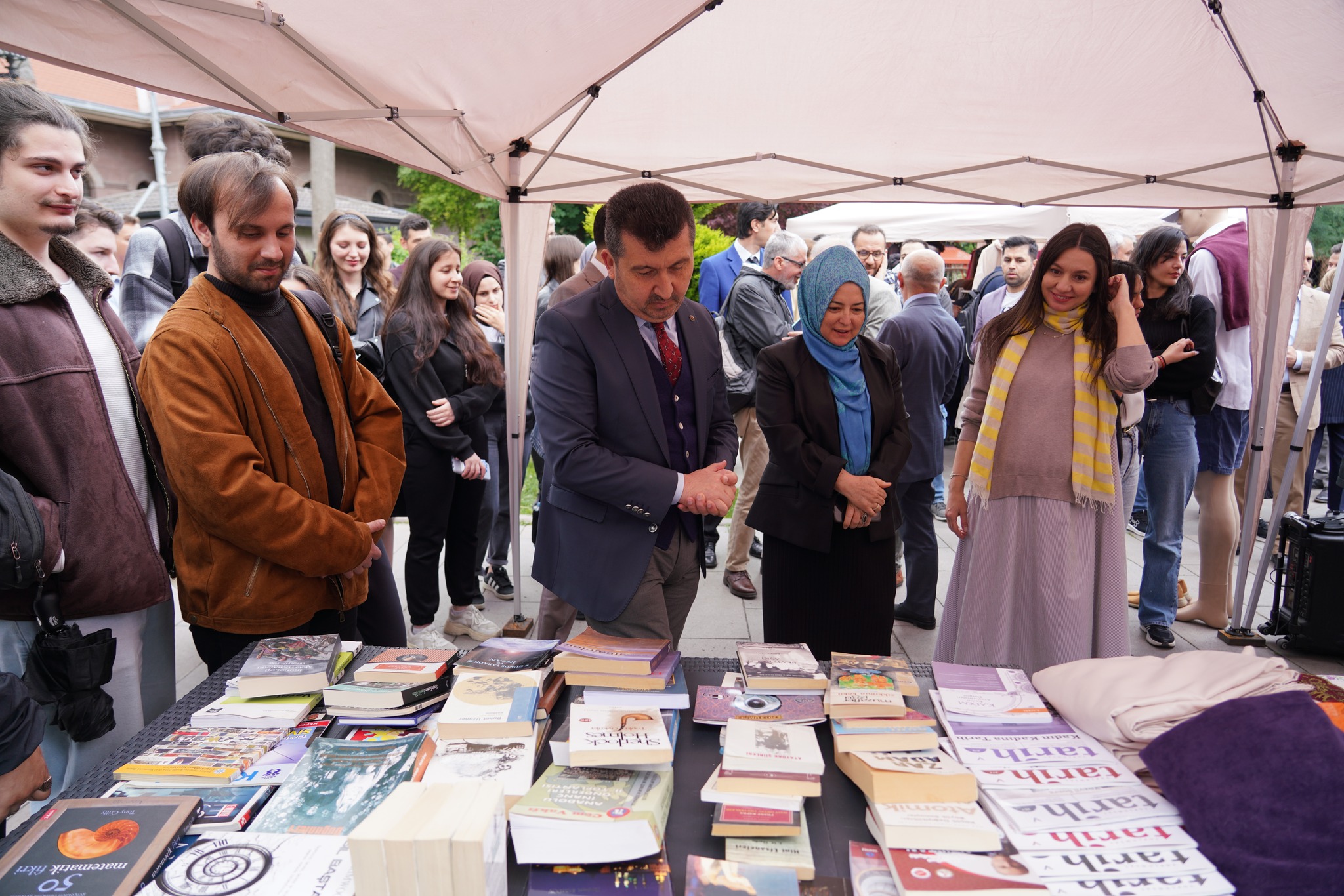 ASBÜ’de “12. Yeniden Kullan Sergisi” Açıldı