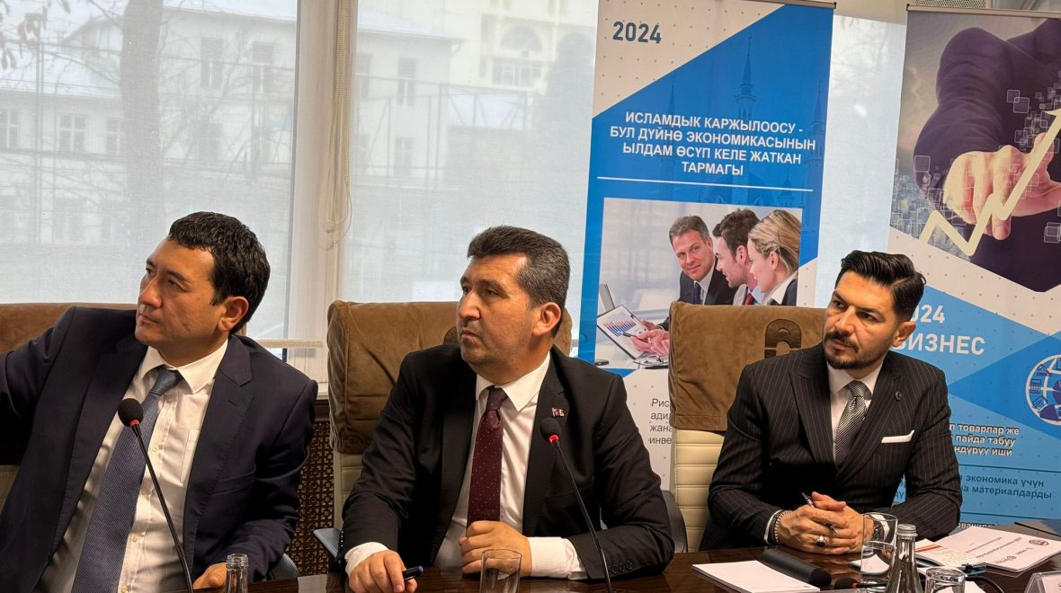 ASBÜ Rektörü Prof. Dr. Musa Kazım Arıcan, İşenali Arabayev Kırgız Devlet Üniversitesi’nde Sosyokent Modelini Tanıttı
