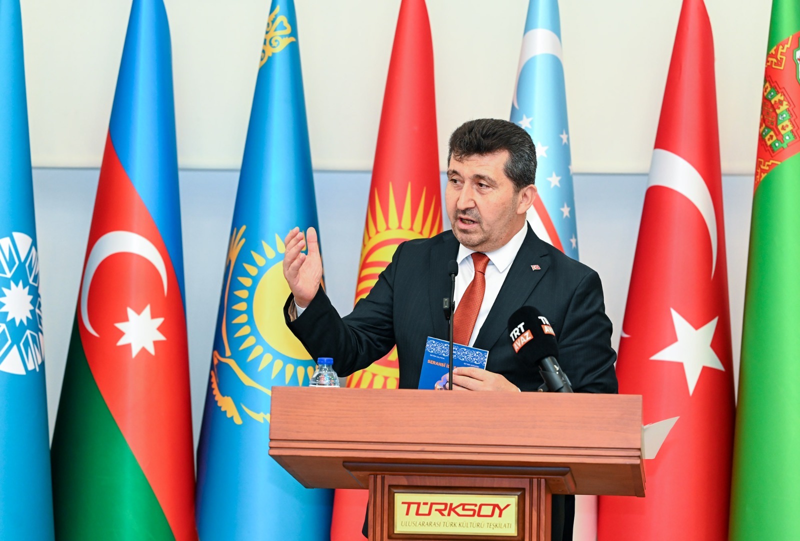 TÜRKSOY’da Kırgız Edebiyatına Vefa: Atantay Akbarov ve Öktöm Kalıyeva’nın Eserleri Tanıtıldı