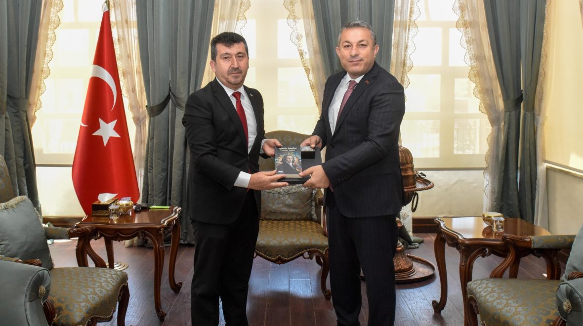 Üniversitemiz Rektörü Prof. Dr. Musa Kâzım Arıcan Kilis Valisi Sayın Tahir Şahin’i ziyarett etti.