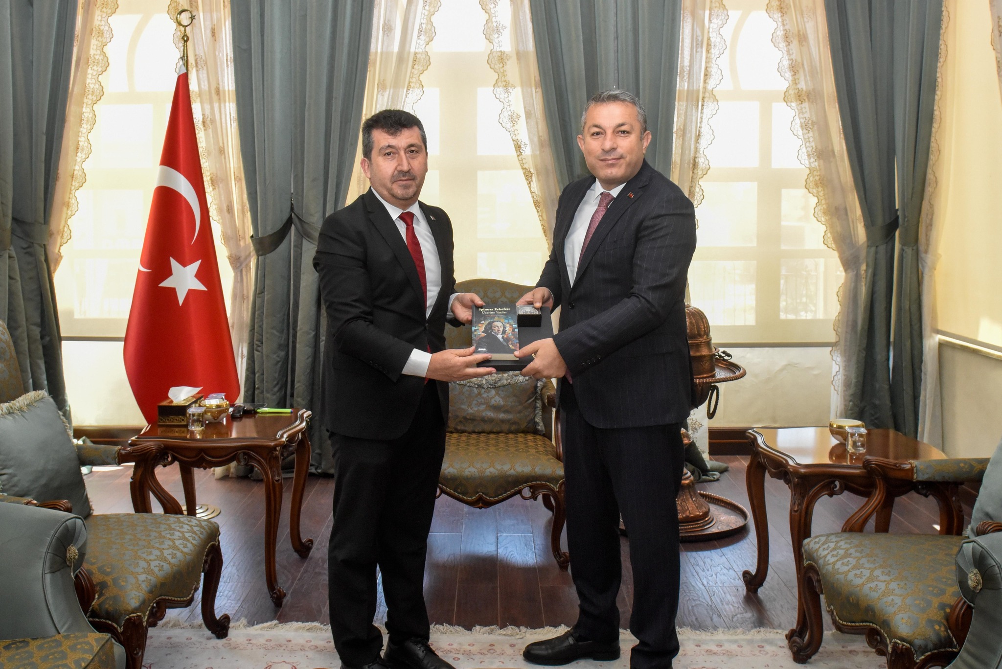 Üniversitemiz Rektörü Prof. Dr. Musa Kâzım Arıcan Kilis Valisi Sayın Tahir Şahin’i ziyarett etti.