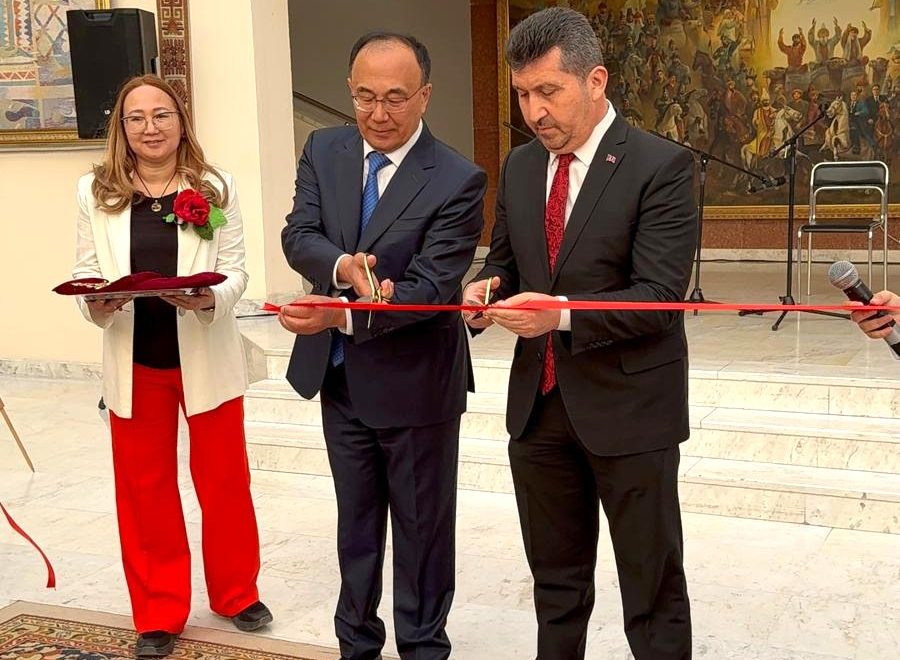 L.N. Gumilyov Avrasya Ulusal Üniversitesinde Sergi Açılışı Gerçekleştirildi
