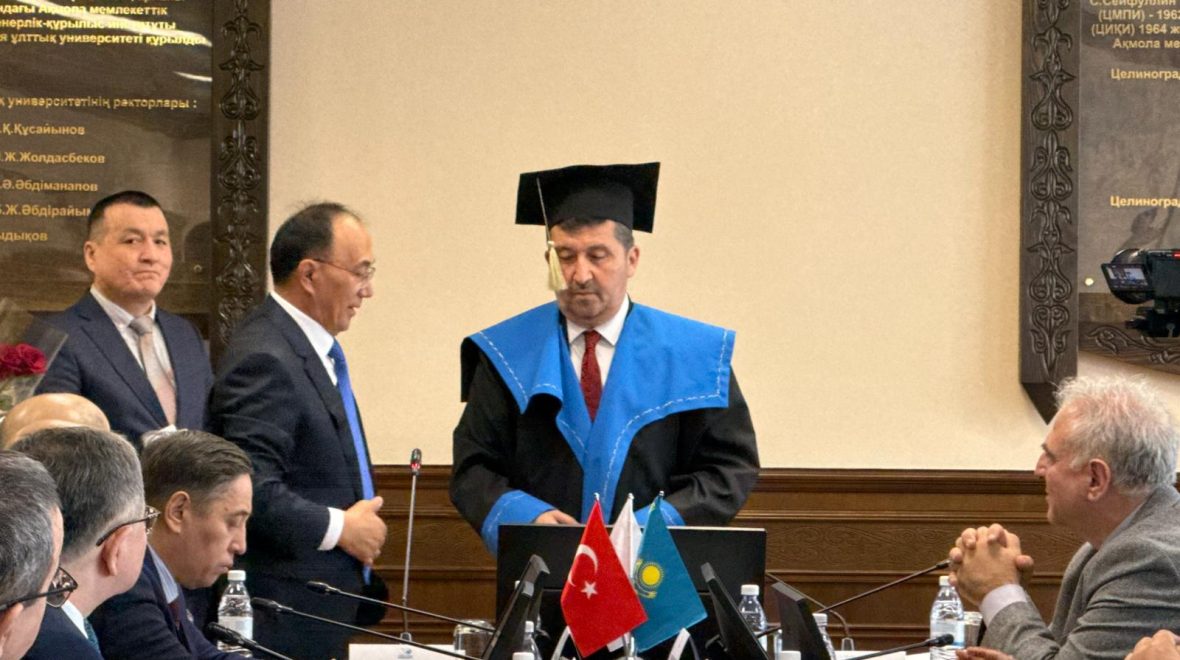 ASBÜ Rektörü Arıcan’a “Fahri Profesör” Unvanı Tevdi Edildi