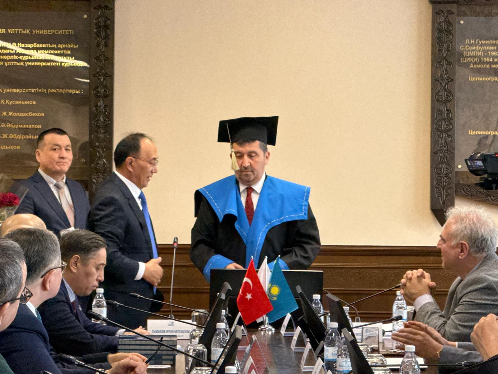ASBÜ Rektörü Arıcan’a “Fahri Profesör” Unvanı Tevdi Edildi
