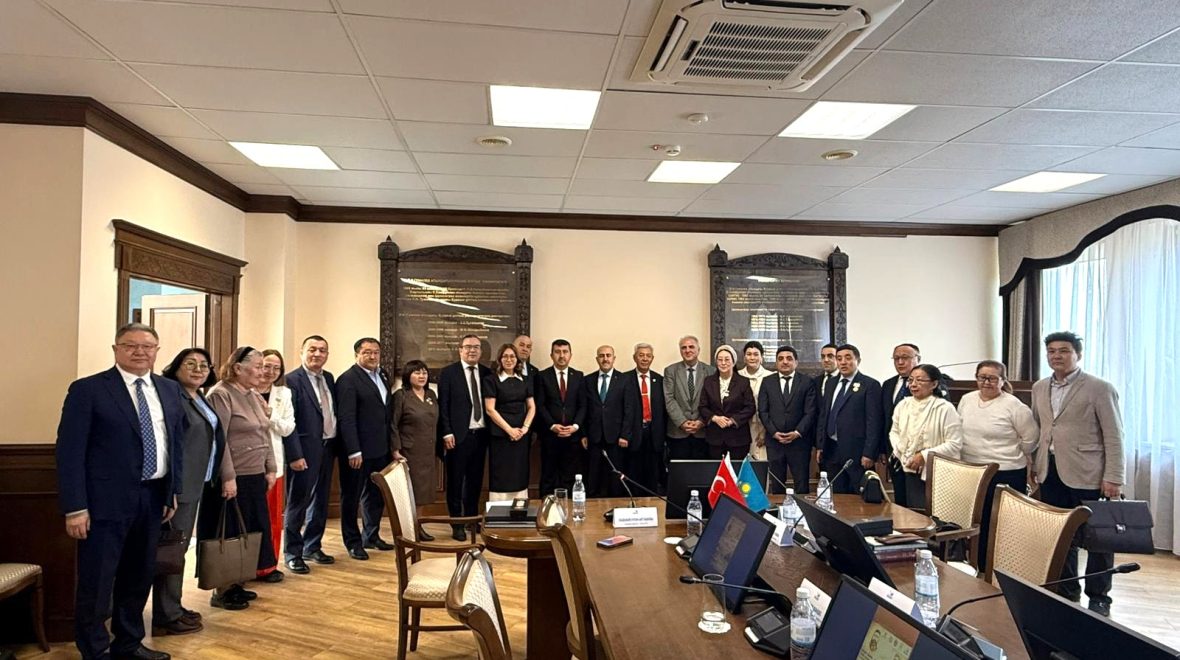 Türk Dünyası İçin Tarihî Buluşma: Yunus Emre ve Şakarim Astana’da Yâd Edildi