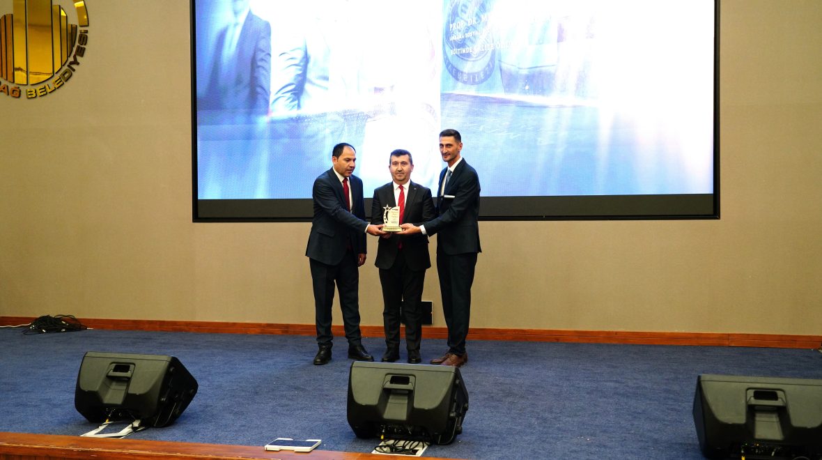 ASBÜ Rektörü Prof. Dr. Musa Kazım Arıcan ve Üniversitemize “Eğitimde Kalite Ödülü