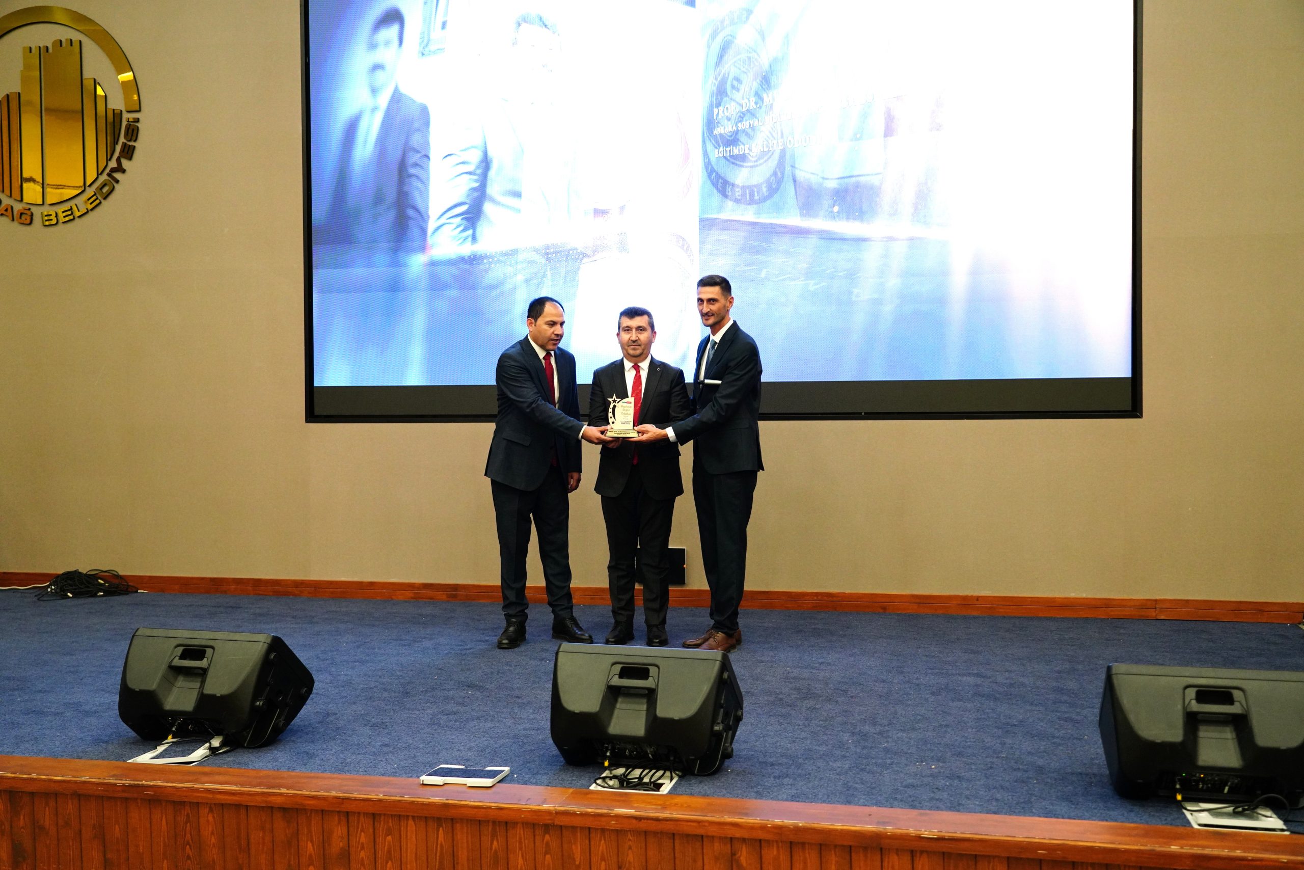 ASBÜ Rektörü Prof. Dr. Musa Kazım Arıcan ve Üniversitemize “Eğitimde Kalite Ödülü