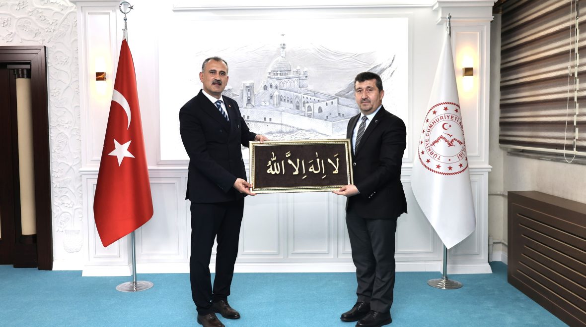 ASBÜ Rektörü Prof. Dr. Arıcan Ağrı Valisi Önder Bozkurt ile Bir Araya Geldi