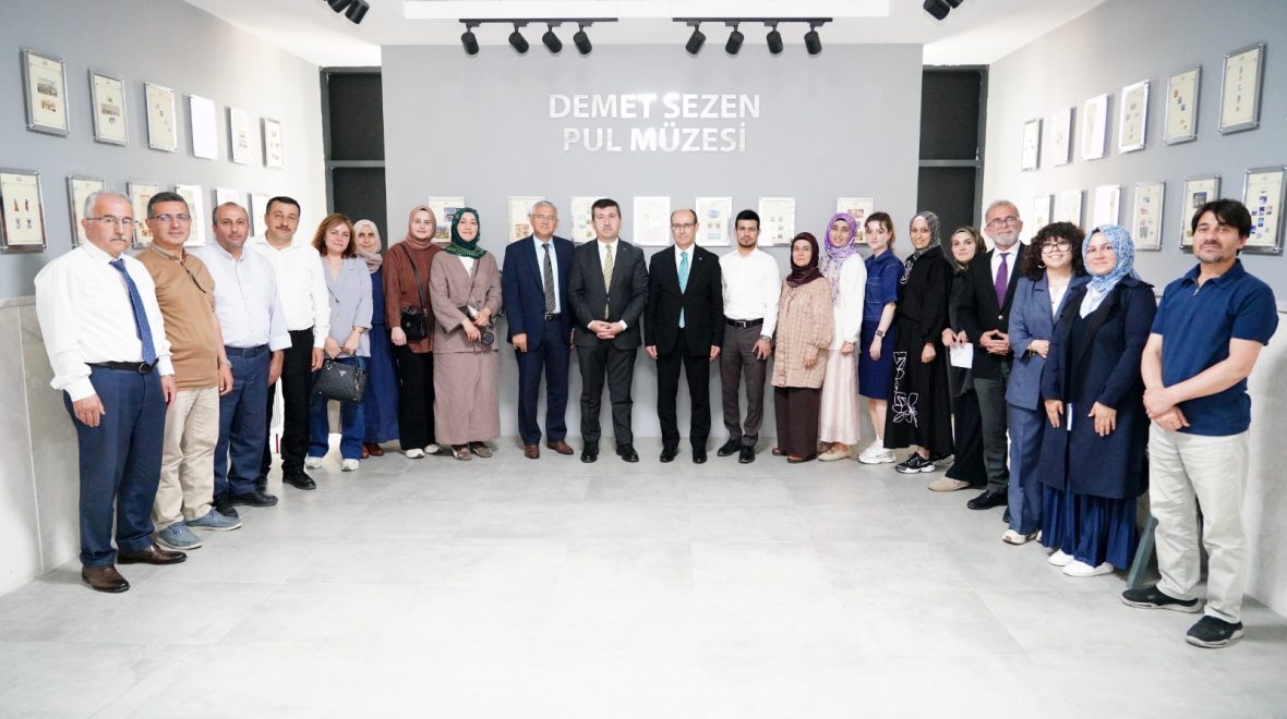 ASBÜ Rektörü Arıcan, “Gençlik, İnanç ve Toplum” Söyleşisinde Anlam Arayışı ve Dijital Çağı Değerlendirdi