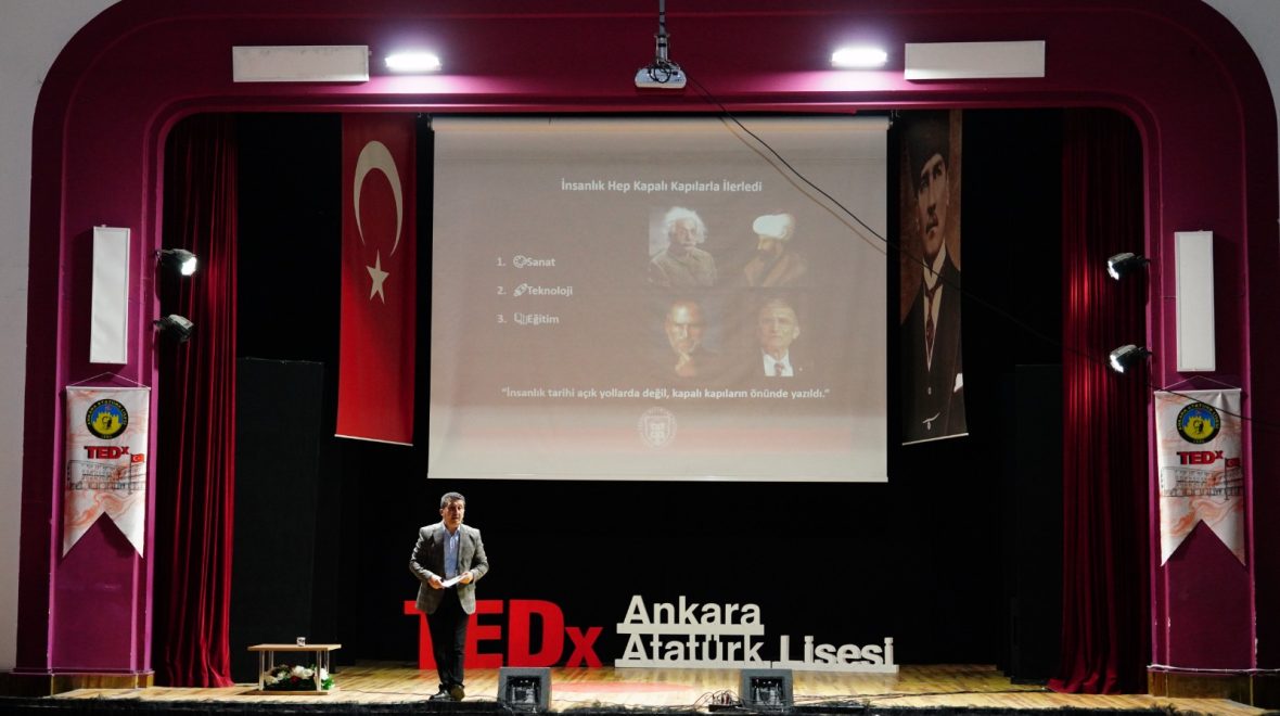 ASBÜ Rektörü Prof. Dr. Musa Kazım Arıcan TEDx Kürsüsünde: “Gelecek, Henüz Açılmamış Kapıların Ardındadır”