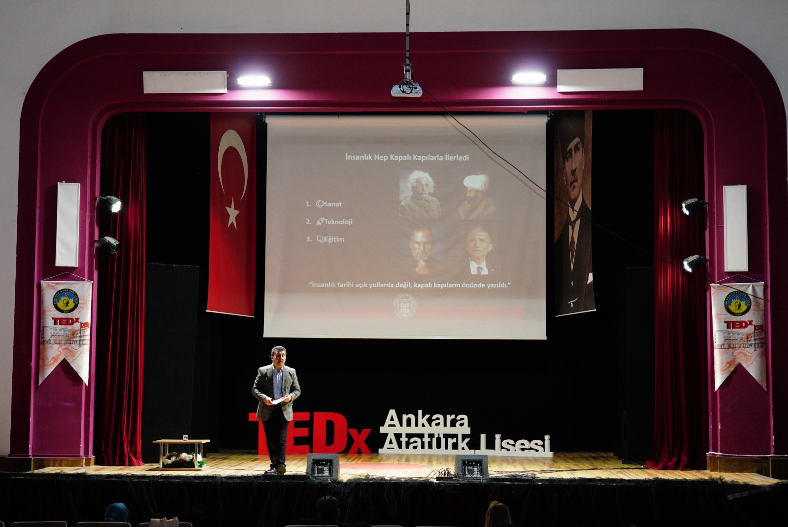 ASBÜ Rektörü Prof. Dr. Musa Kazım Arıcan TEDx Kürsüsünde: “Gelecek, Henüz Açılmamış Kapıların Ardındadır”