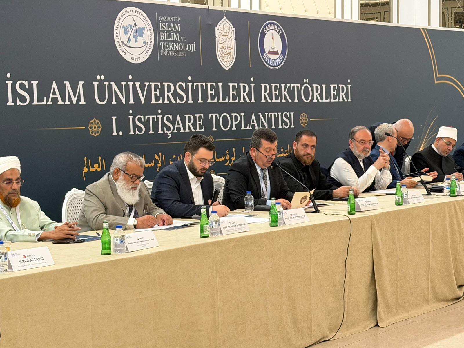 ASBÜ Rektörü Prof. Dr. Musa Kazım Arıcan İslam Üniversiteleri Rektörleri I. İstişare Toplantısı’na Katıldı: “Bilgiyi Hikmetle, Akademiyi Diplomasiyle Buluşturuyoruz”