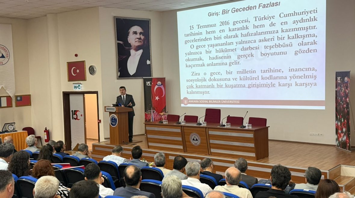 ASBÜ Rektörü Prof. Dr. Arıcan, Erciyes Üniversitesi’nde 15 Temmuz’un Sosyokültürel ve Felsefi Kodlarını Çözümledi