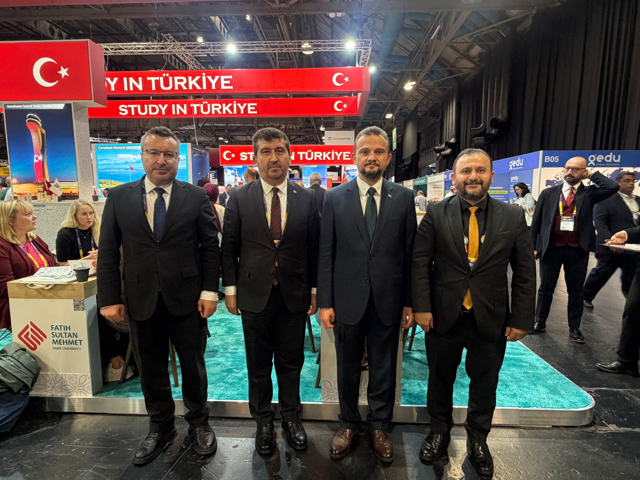 EAIE 2026’da Türkiye Ulusal Ajansı Başkanı İlker Astarcı, ASBÜ Standını Ziyaret Etti