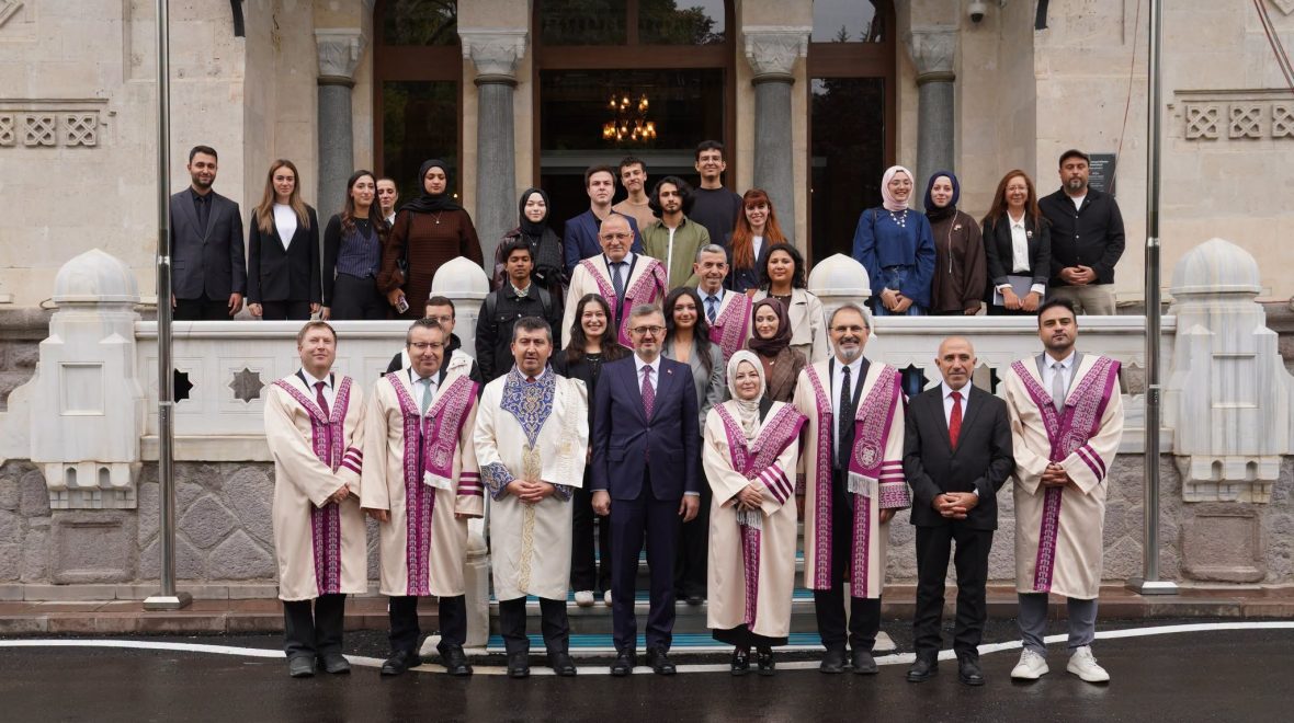 ASBÜ 2026–2027 Akademik Yılı Açılış Konferansında Stratejik İletişim ve Türkiye’nin Gelecek Vizyonu Ele Alındı