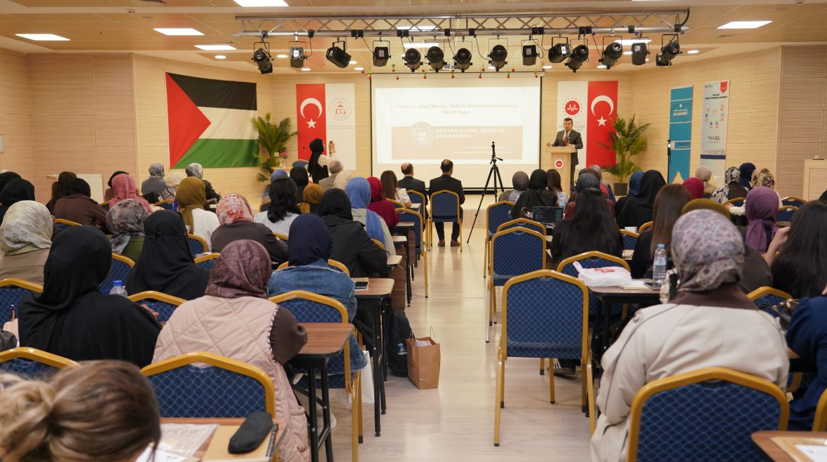 Yenimahalle Müftülüğünün Akademik Açılışında “Birey mi, Şahsiyet mi?” Sorusu Ele Alındı